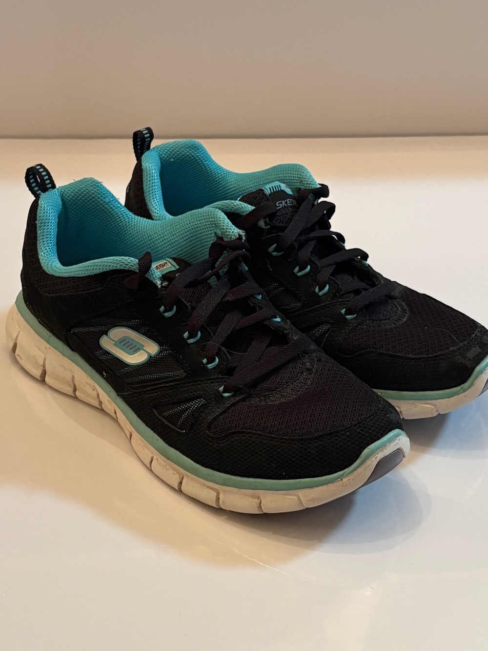 Skechers Women's Black and Teal Athletic Sneakers